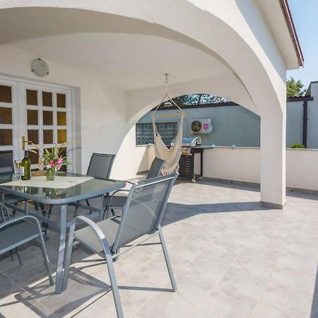 Apartament Family Patio Vir Zewnętrze zdjęcie