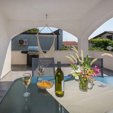 Apartament Family Patio Vir Zewnętrze zdjęcie