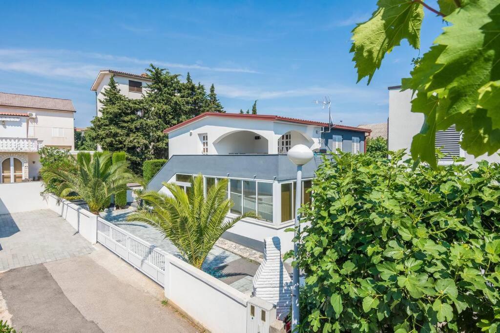 Apartament Family Patio Vir Zewnętrze zdjęcie