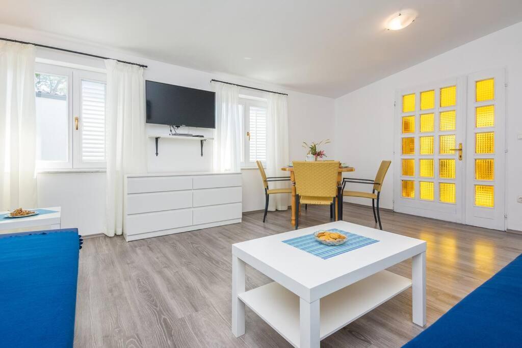 Apartament Family Patio Vir Zewnętrze zdjęcie